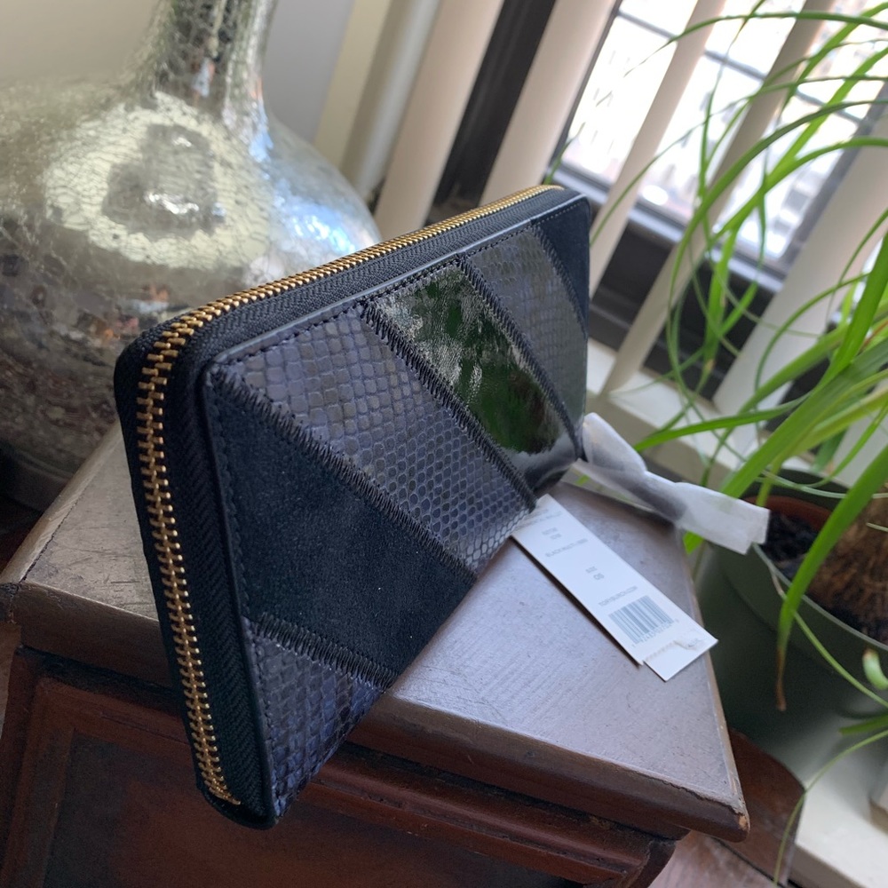 Authentic Tory Burch snake/velvet leather wallet - Picture 3 of 8